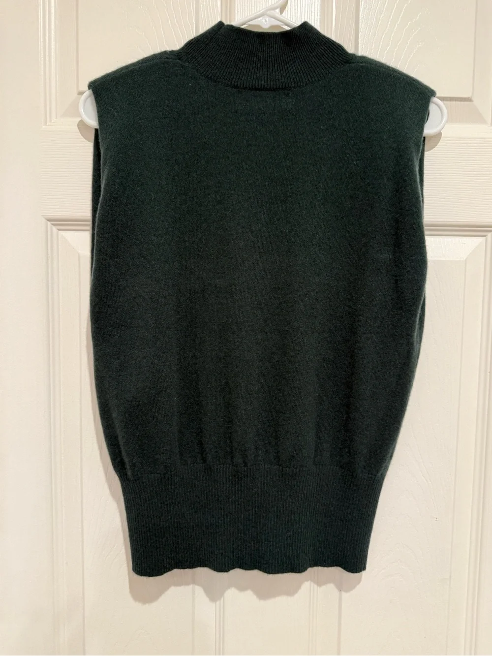 Banana Republic Dark Green Sleeveless Turtleneck Sweater - 100 percent Cashmere